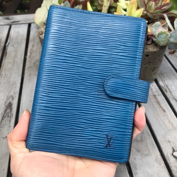 💗SOLD💗Louis Vuitton Toledo blue epi agenda pm - Picture 16 of 16